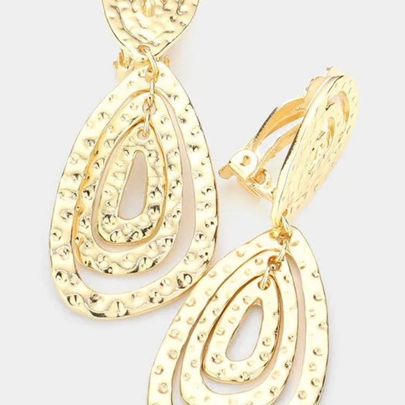 Elegant Gold Drop Earrings (clip on)
(New) - Picture 2 of 3